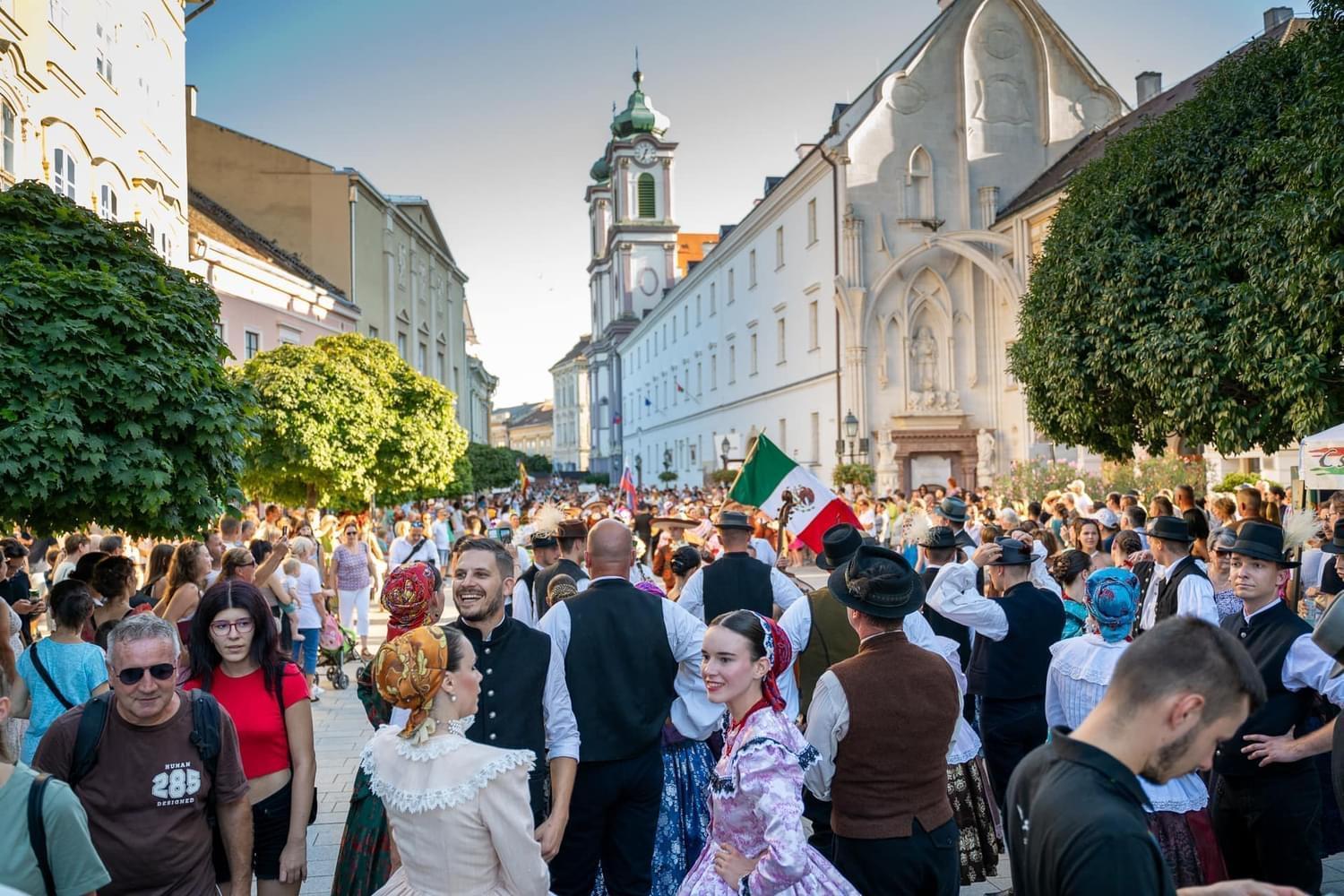 Korona Apartman Székesfehérvár Esterno foto