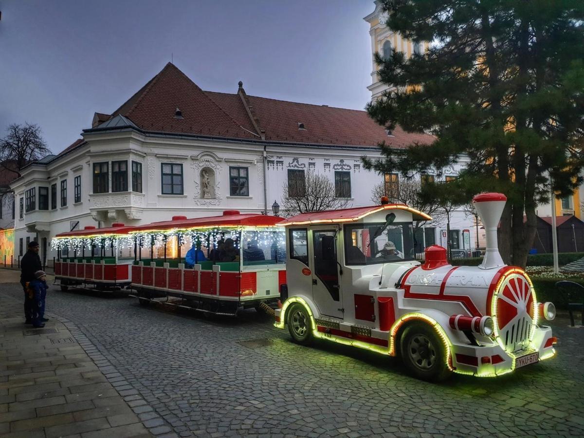 Korona Apartman Székesfehérvár Esterno foto